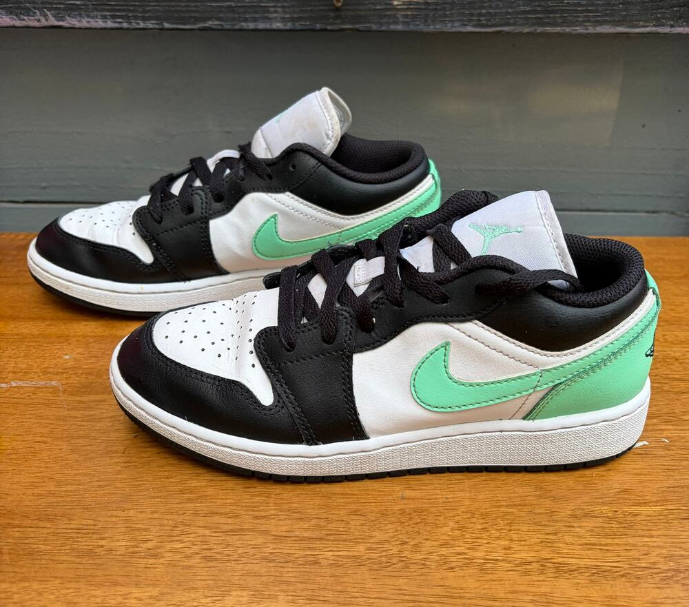 Air Jordan 1 Low GS Green Glow Black White 553560-131 Size 5Y